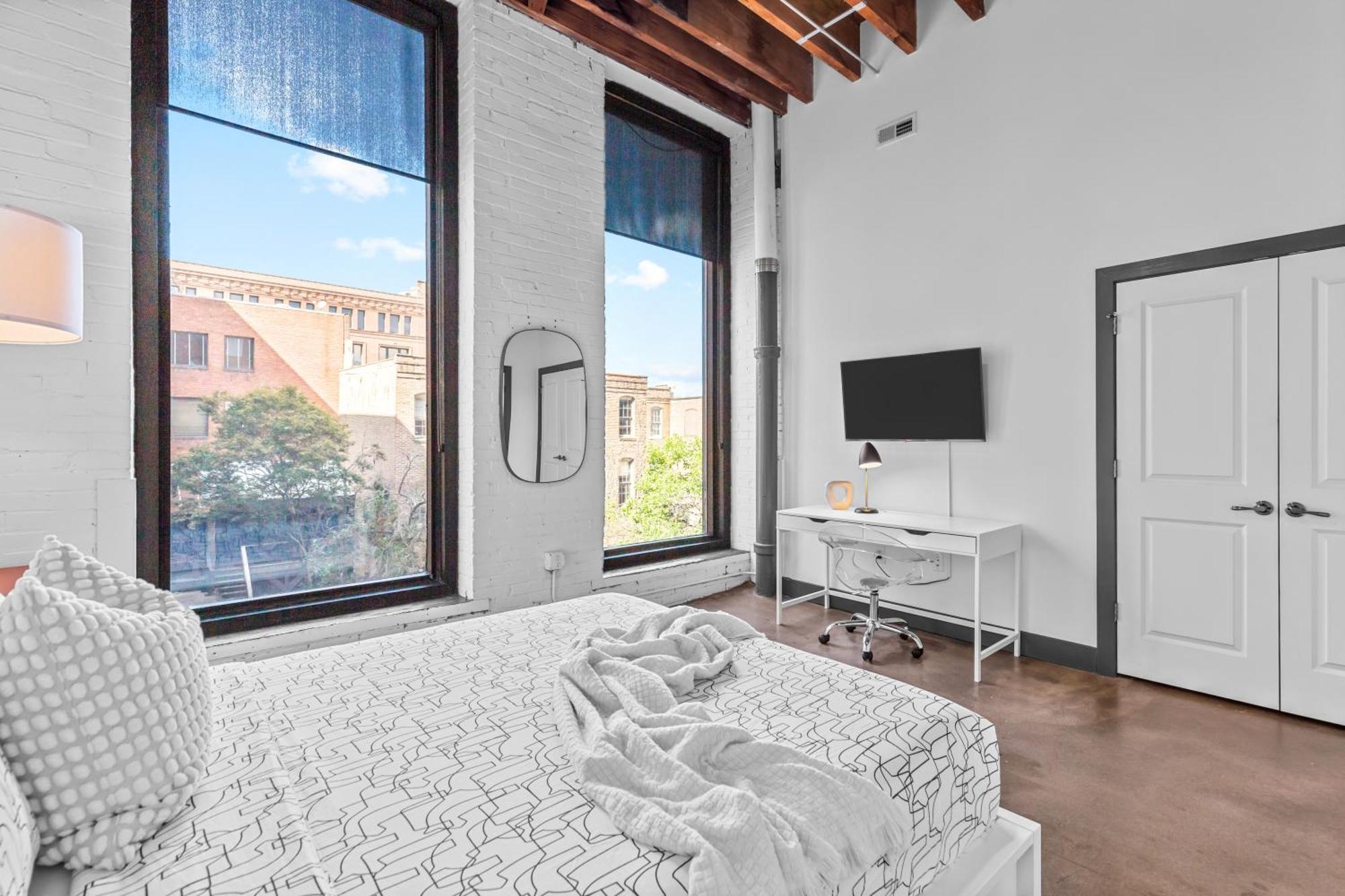 2br Loft-parking-gym-roof Deck-3m *